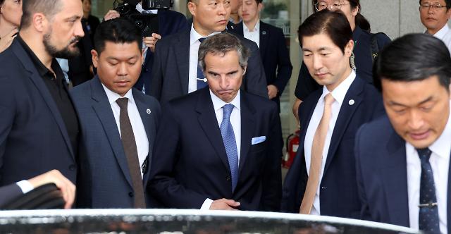 국회 떠나는 라파엘 그로시 국제원자력기구 사무총장
    서울연합뉴스 하사헌 기자  라파엘 그로시 IAEA 사무총장이 9일 더불어민주당 후쿠시마 원전오염수 해양투기저지 대책위원회 위원들과 면담을  마치고 서울 여의도 국회 본청을 나서고 있다 202379 공동취재
    toadboyynacokr2023-07-09 130910
저작권자 ⓒ 1980-2023 ㈜연합뉴스 무단 전재 재배포 금지저작권자 ⓒ 1980-2023 ㈜연합뉴스 무단 전재 재배포 금지