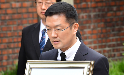 [단독] 조세심판원, LG 사위 윤관 100억대 소득세 불복 기각…이유는?