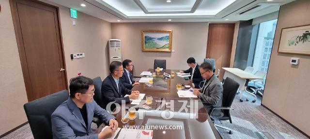 공공기관 본사 방문 한국은행 부총재보 면담 모습사진충남도