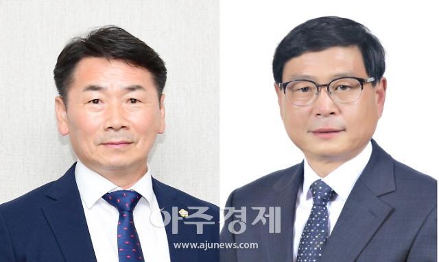 남원시의회 예산결산특별위원장에 선출된 염봉섭 의원왼쪽과 윤리특별위원회 위원장에 선출된 이기열 의원