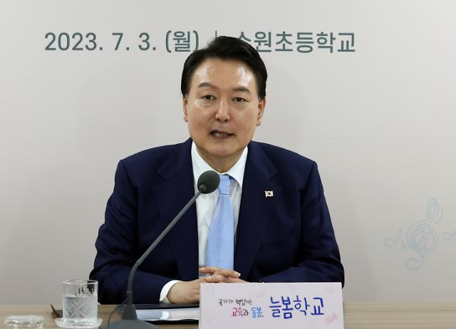 모두발언 하는 윤석열 대통령
    수원연합뉴스 임헌정 기자  윤석열 대통령이 방과후 돌봄·교육 프로그램인 늘봄학교 참관을 위해 3일 경기도 수원초등학교를 방문 현장 교원 및 학부모와 간담회를 하며 모두발언을 하고 있다 202373
    kaneynacokr2023-07-03 162024
저작권자 ⓒ 1980-2023 ㈜연합뉴스 무단 전재 재배포 금지저작권자 ⓒ 1980-2023 ㈜연합뉴스 무단 전재 재배포 금지