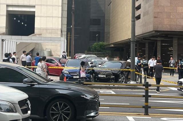12일 오후 서울 강남구 삼성동에서 7중 추돌사고가 일어나 3명이 다쳤다 사진독자 제공