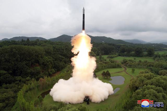 Ngày 13 Thông tấn xã Trung ương Triều Tiên báo cáo Triều Tiên đã tiến hành một vụ thử tên lửa đạn đạo liên lục địa ICBM nhiên liệu rắn Hwasong-18 trước sự chứng kiến ​​của Chủ tịch Kim Jong-un vào ngày 127 ẢnhKCNA