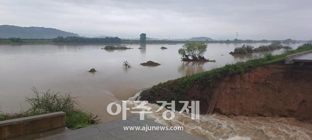 성동면 제방 유실 현장 모습사진논산시