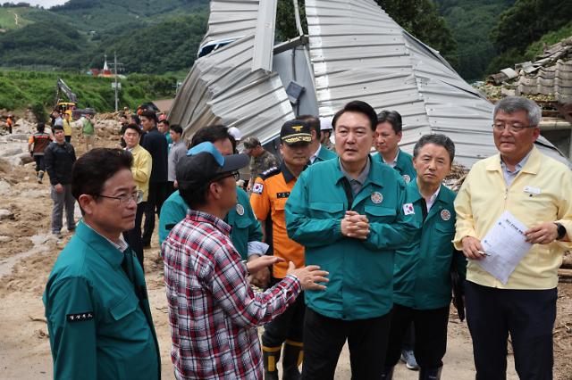 《寄生虫》悲剧重演 外媒高度关注韩国暴雨灾情