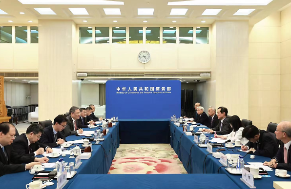 일본 기업들을 초청해 원탁 회의를 갖고 있는 중국 상무부사진중국 상무부 홈페이지 