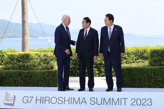 From left to right US President Joe Biden Japans Prime Minister Fumio Kishida and South Koreas President Yoon Suk Yeol greet each other ahead of a trilateral meeting during the G7 Leaders Summit  on Sunday May 21 2023 on the final day of a three-day G-7 summit in Hiroshima Japan The final day of the three-day of the Group of Seven leaders summit is under way in the western Japan city of Hiroshima with focus on Ukrainian President Volodymyr Zelensky and his talks with international leaders Photo by Japans PM Press Office UPI2023-05-22 005202
저작권자 ⓒ 1980-2023 ㈜연합뉴스 무단 전재 재배포 금지UPI