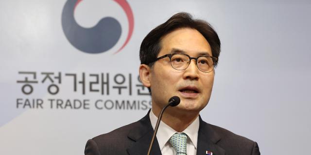 한기정 공정거래위원장 동일인 판단 기준 및 확인 절차 행정예고
    세종연합뉴스 김주형 기자  한기정 공정거래위원장이 29일 오전 세종시 정부세종청사에서 기업집단 시책의 준거점이 되는 동일인 판단 기준 및 확인 절차에 관한 지침 제정안 행정예고와 관련해 브리핑하고 있다 2023629
    kjhpressynacokr2023-06-29 120020
저작권자 ⓒ 1980-2023 ㈜연합뉴스 무단 전재 재배포 금지저작권자 ⓒ 1980-2023 ㈜연합뉴스 무단 전재 재배포 금지