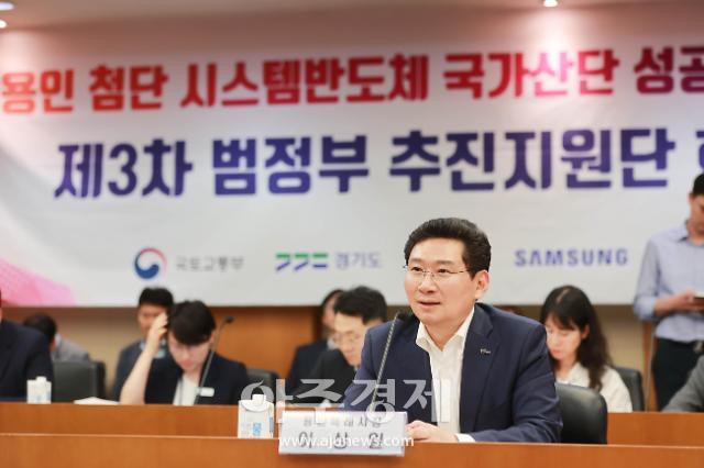 이상일 시장이 용인 첨단 시스템반도체 국가산업단지 조성을 위한 교통 주거 인프라 확층을 건의하고 있다사진용인시