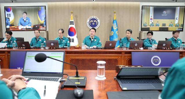 윤석열 대통령 국무회의 발언
    서울연합뉴스 진성철 기자  윤석열 대통령이 18일 서울 용산 대통령실 청사에서 열린 국무회의에서 발언하고 있다 2023718 대통령실통신사진기자단
    zjinynacokr2023-07-18 100935
저작권자 ⓒ 1980-2023 ㈜연합뉴스 무단 전재 재배포 금지저작권자 ⓒ 1980-2023 ㈜연합뉴스 무단 전재 재배포 금지