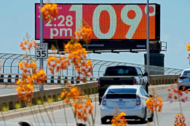 FILE - A digital billboard displays an unofficial temperature Monday July 17 2023 in downtown Phoenix In the past 30 days nearly 5000 heat and rainfall records have been broken or tied in the United States and more than 10000 records set globally according to the National Oceanic and Atmospheric Administration Since 2000 the US is setting about twice as many heat records as cold AP PhotoMatt York File JULY 17 2023 FILE PHOTO2023-07-22 171350
저작권자 ⓒ 1980-2023 ㈜연합뉴스 무단 전재 재배포 금지Copyright 2023 The Associated Press All rights reserved