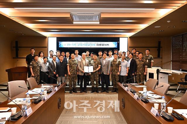 ADD 국방시험연구원과 해군 전력분석시험평가단은 24일 대전 본소에서 ‘해군 운용함정 특수성능 측정을 위한 협정’을 체결하고 있다사진ADD 국방시험연구원