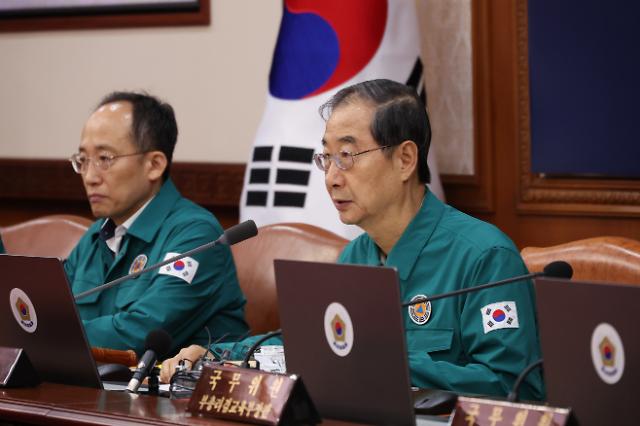 한덕수 국무총리가 25일 정부서울청사에서 열린 국무회의에 참석해 이날 상정된 주요 안건을 설명하고 있다 사진연합뉴스