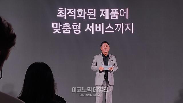 류재철 LG전자 생활가전HA 사업본부장 사장이 25일 오전 서울 강서구 마곡 LG사이언스파크 컨버전스홀에서 LG 업UP가전 20 미디어데이를 통해 UP가전 20을 공개하고 있다사진고은서 기자