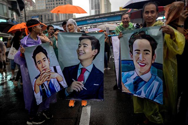 지난 7월 23일 태국 수도 방콕 시내에서 피타 림짜른랏 전진당MFP 대표 지지자들이 시위하고 있다 사진AFP 연합뉴스