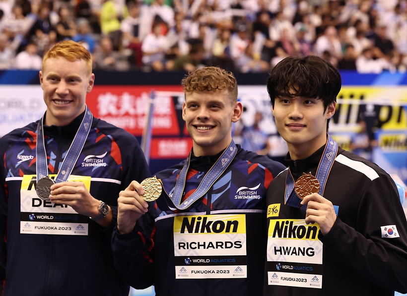 [슬라이드 포토] 황선우 동메달...세계선수권대회서 2회 연속 메달