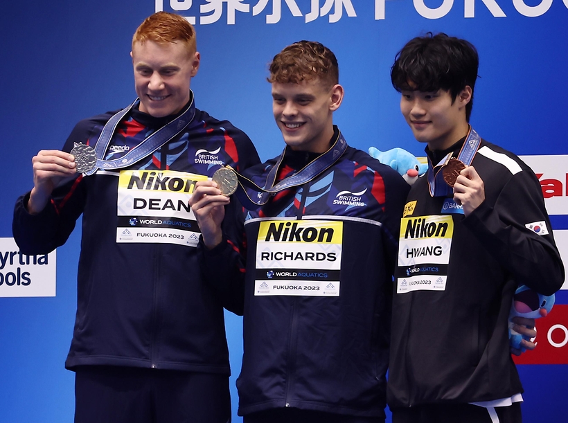[슬라이드 포토] 황선우 동메달...세계선수권대회서 2회 연속 메달
