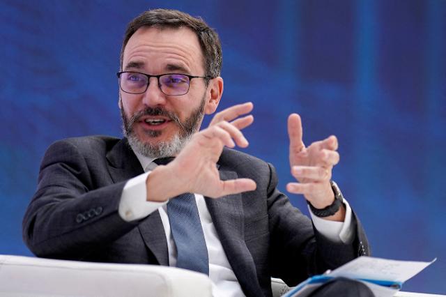 FILE PHOTO Pierre-Olivier Gourinchas Director and Economic Counsellor Research Department IMF speaks during IMF roundtable on tackling public debt at the International Monetary Fund Building in Washington US April 12 2023 REUTERSKen CedenoFile PhotoFile Photo2023-07-26 103604
저작권자 ⓒ 1980-2023 ㈜연합뉴스 무단 전재 재배포 금지undefined