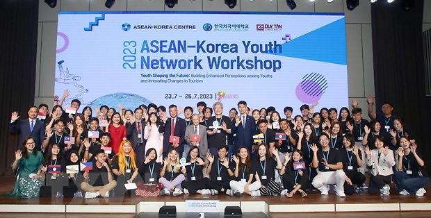 워크쇼 참석 차 11개 국가에서 모인 대학생 대표들 사진베트남통신사 