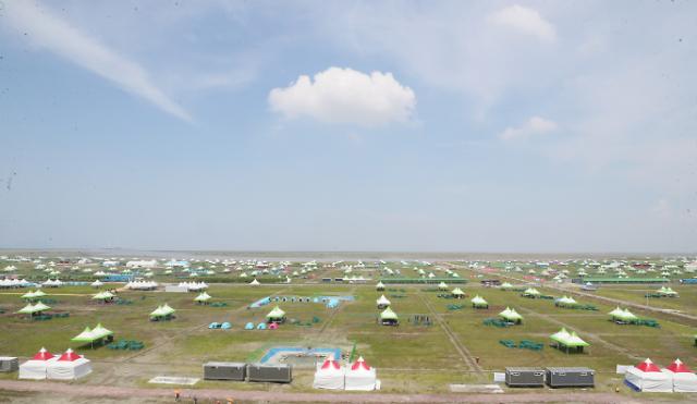 2023 새만금 세계스카우트 잼버리 개막일인 1일 전북 부안군 하서면 야영장에 텐트가 설치돼 있다 202381 사진부안군