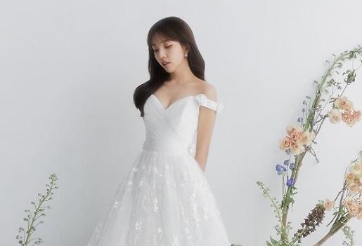 [슬라이드 포토] 백아연 화보인줄...고퀄 웨딩사진 공개한 예신♥