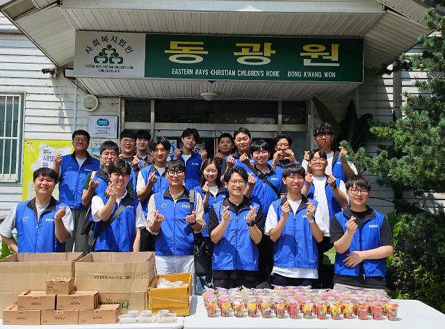 삼성전기 1주년 신입사원들이 동광원 봉사활동 뒤 기념사진을 촬영하고 있다 사진삼성전기