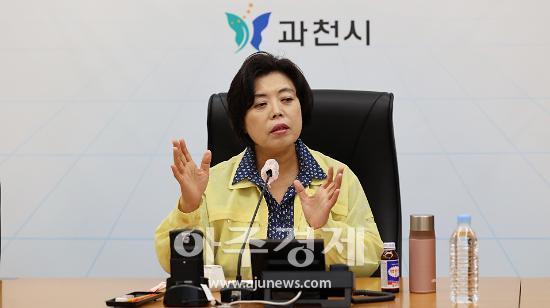 신계용 과천시장이 태풍관련 회의를 주재하고 있다사진과천시