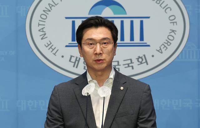 강민국 국민의힘 수석대변인이 지난 6일 오후 서울 여의도 국회 소통관에서 논평을 발표하고 있다 사진연합뉴스