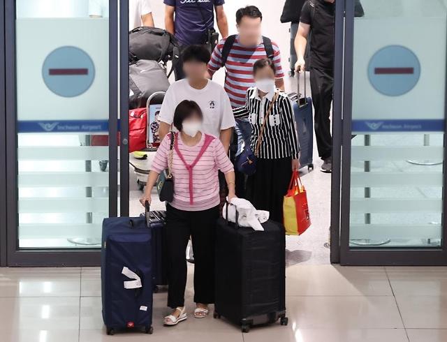 13일 오후 인천국제공항에서 중국발 항공기 등의 이용객이 입국장을 나오고 있다 사진연합뉴스DB