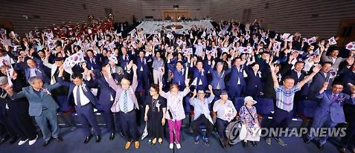 우리에게 진정한 광복이 왔는가 광주시청 울린 만세삼창