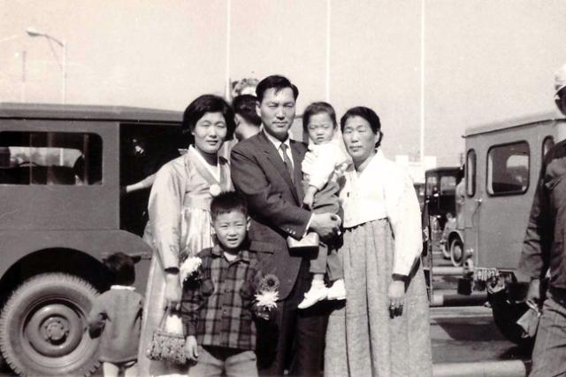 尹大統領の父、尹起重教授死去···享年92歳