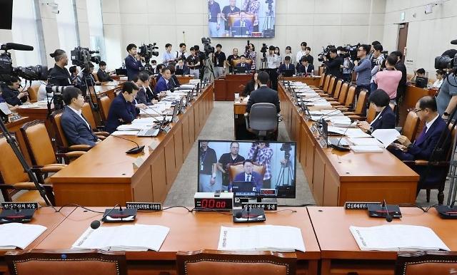 16일 오전 국회에서 열린 행정안전위원회 전체회의가 이상민 행정안전부 장관 등 주무 부처 기관장들의 불참 속에 진행되고 있다 사진연합뉴스 
