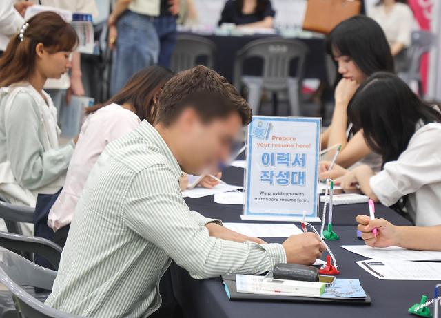 韩国政府为吸引留住外籍尖端人才 扩大福利范围降低留学标准
