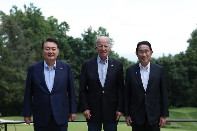 韓日米首脳「3か国の協力の新たな章を開いた」