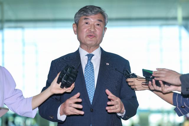 출국 전 인터뷰하는 조태용 국가안보실장
    영종도연합뉴스 서대연 기자  조태용 국가안보실장이 사우디아라비아에서 열리는 우크라이나 평화 관련 국가안보보좌관 회의 참석을 위해 4일 오후 인천국제공항 제2여객터미널을 통해 출국하기 전 취재진과 인터뷰를 하고 있다 202384
    dwiseynacokr2023-08-04 131225
저작권자 ⓒ 1980-2023 ㈜연합뉴스 무단 전재 재배포 금지저작권자 ⓒ 1980-2023 ㈜연합뉴스 무단 전재 재배포 금지