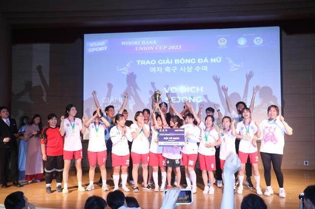Đội bóng của trường Sejong đã giành chức vô địch trong hạng mục bóng đá nữ ẢnhVSAK