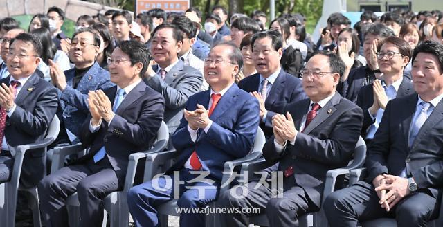 대구광역시는 지리산휴게소에 모여 ‘달빛동맹’의 저력을 달빛철도 특별법 공동 추진으로 이어가자고 영호남이 이 뜻을 이어가자고 뜻을 모았다 사진대구시 