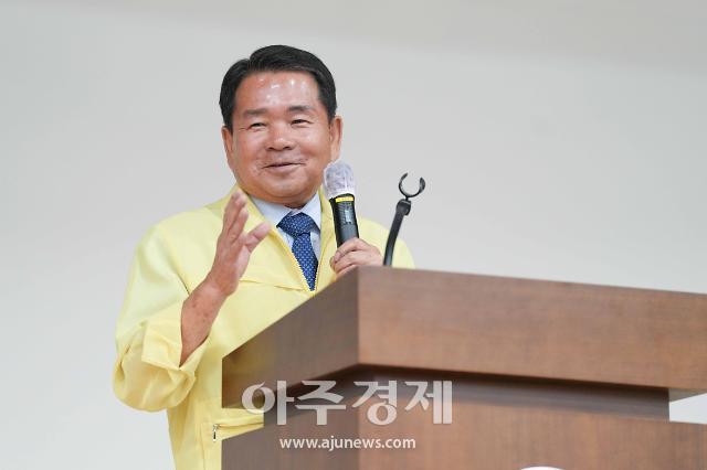 신경호 교육감이 인사말을 하고 있다 사진강원도교육청