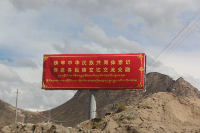티베트에 설치된 공산당 선전 게시판 
    라싸티베트연합뉴스 한종구 특파원  지난 18일 중국 티베트 라싸시 외곽 도로에 설치된 중국 공산당 선전 게시판 중화민족 공동체 의식을 굳건히 하고 각 민족은 교류·왕래·융합을 촉진해야 한다는 문구가 적혀 있다 2023622 
    jkhanynacokr2023-06-22 103318
저작권자 ⓒ 1980-2023 ㈜연합뉴스 무단 전재 재배포 금지저작권자 ⓒ 1980-2023 ㈜연합뉴스 무단 전재 재배포 금지