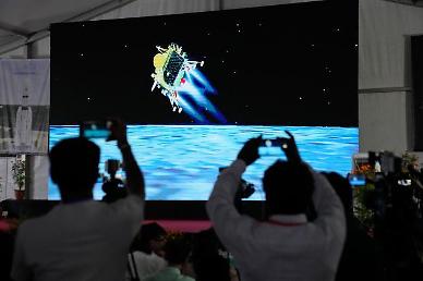 인도, 인류 최초 달 남극 착륙 성공…우주 강국 우뚝  