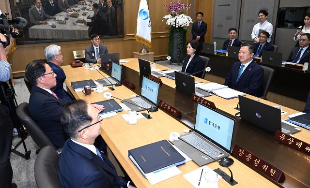 이창용 한국은행 총재가 24일 서울 중구 한국은행에서 열린 금융통화위원회를 주재하고 있다 20230824사진사진공동취재단