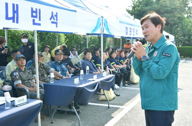 조현일 경산시장이  2023 을지연습 실제훈련에 차가 해 훈련에 임하는 자세에 대해 이야기 하고 있다사진경산시 