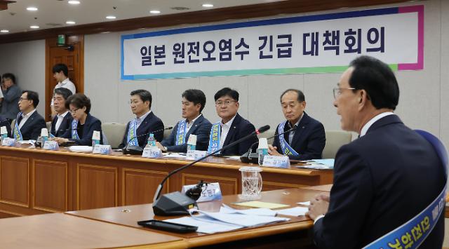 수협 원전오염수 긴급 대책회의 개최
    서울연합뉴스 최재구 기자  노동진 수산업협동조합중앙회장이 24일 서울 송파구 수협중앙회에서 열린 일본 원전오염수 긴급 대책회의에서 발언하고 있다 2023824
    jjaeck9ynacokr2023-08-24 125258
저작권자 ⓒ 1980-2023 ㈜연합뉴스 무단 전재 재배포 금지저작권자 ⓒ 1980-2023 ㈜연합뉴스 무단 전재 재배포 금지