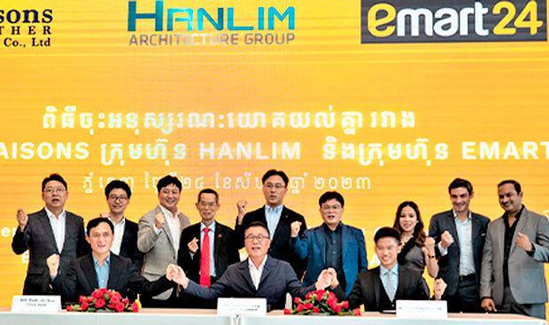 이마트 24와 한림건축 사이손 브라더 등 3자는 24일 캄보디아에서 편의점 진출을 위한 업무협약을 체결했다 사진신세계그룹 제공