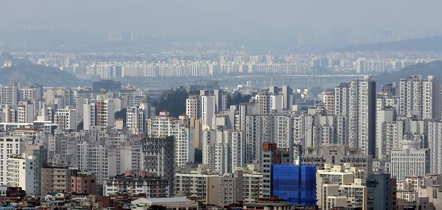  서울 남산에서 바라본 서울의 아파트 사진연합뉴스
   