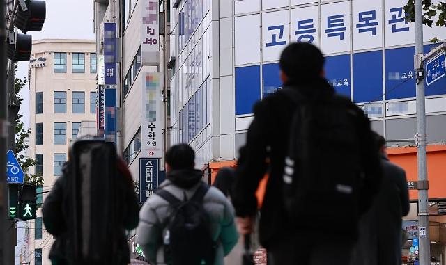 "一个暑假近3万" 中韩高考制度下现"畸形"补习教育