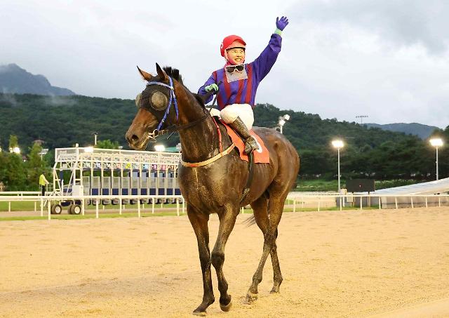 2023년 농림축산식품부장관배 우승직후 글로벌히트사진렛츠런파크부산경남