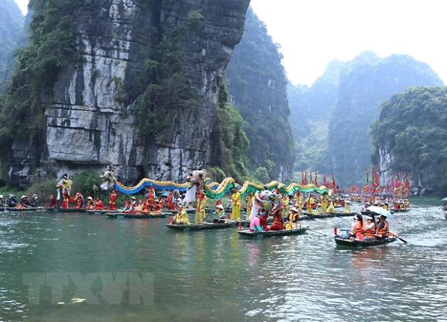 짱안 축제의 물 행렬 의식 사진베트남통신사