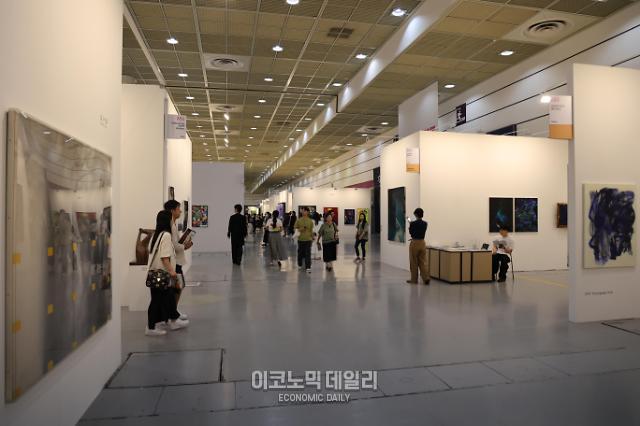 6일 서울 삼성동 코엑스에서 개막된 한국국제아트페어KiaF SEOUL 2023 키아프 현장 사진박명섭 기자