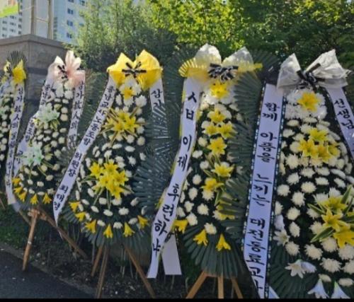 숨진 대전 초등교사가 근무한 학교 앞사진인터넷 커뮤니티 갈무리